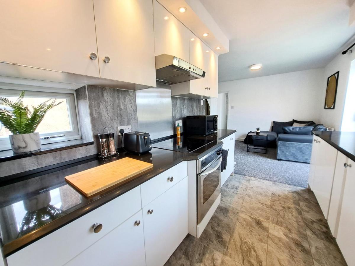 Bright 3 Bed Apartment With Terrace, Free Parking On Premises Watford  Extérieur photo